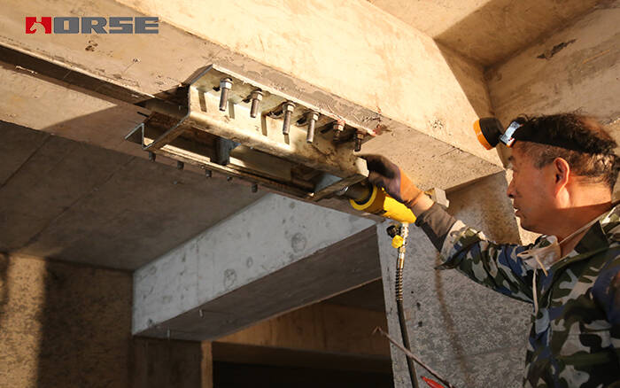 1526377326887679.jpg Strengthening by prestressed CFRP plate2.jpg