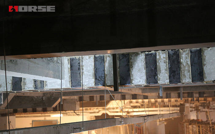 collage de renforts en tôle d'acier