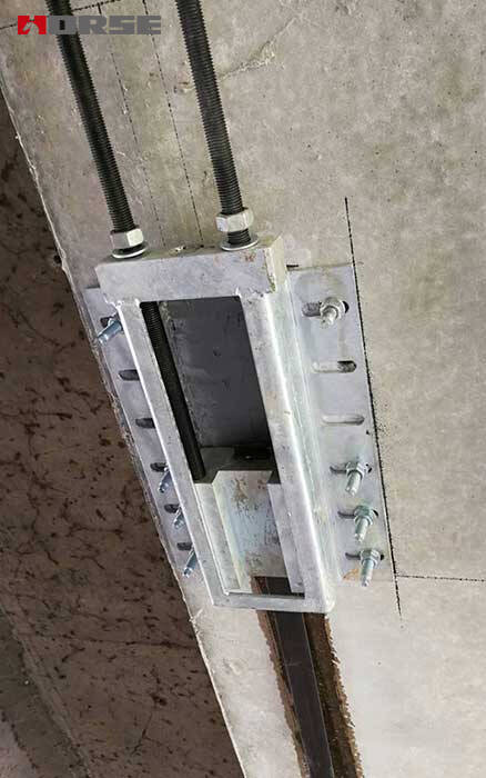stratifié FRP précontraint pour pont