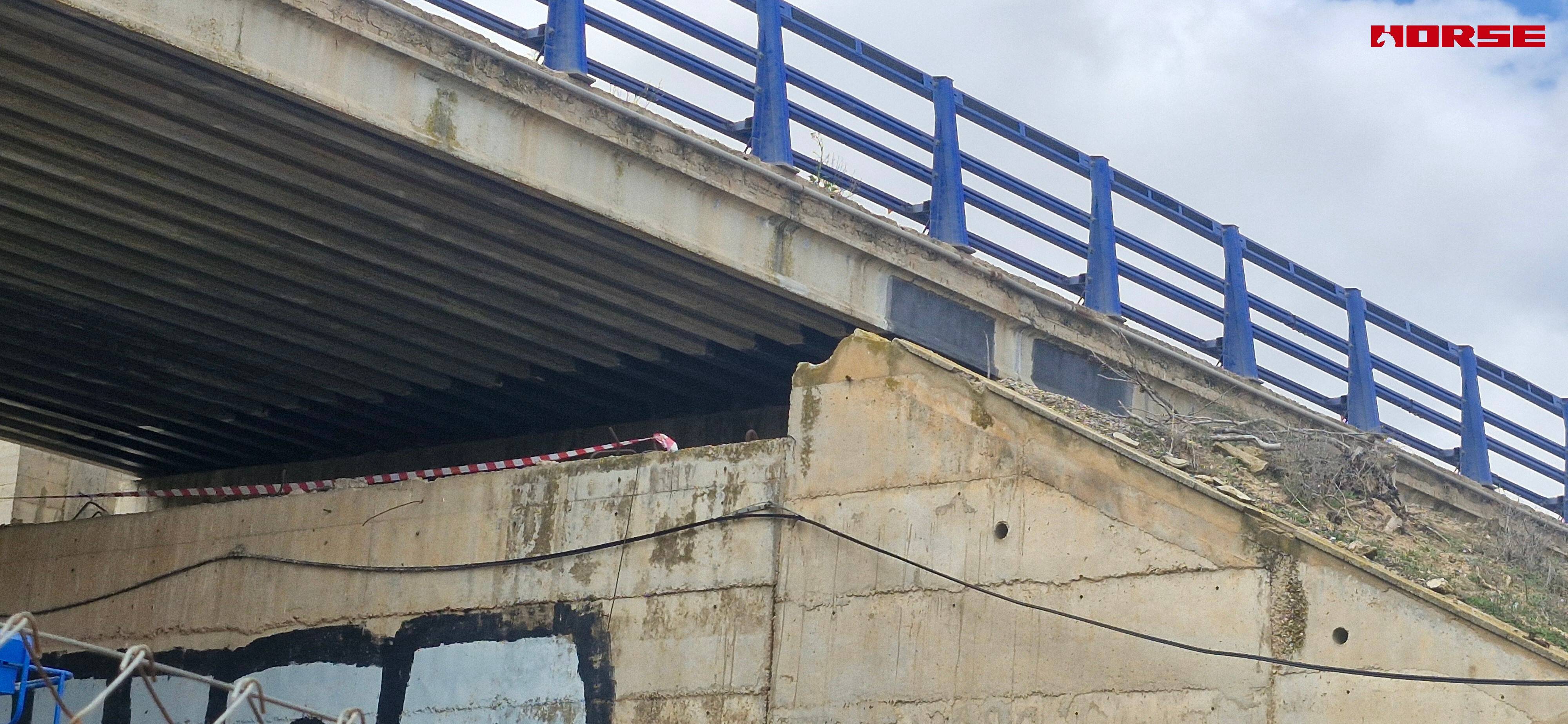 Renforcement d'un pont multi-poutres en béton précontraint par laminé CFRP et U-wrap Renforcement d'un pont multi-poutres en béton précontraint par laminé CFRP et U-wrap