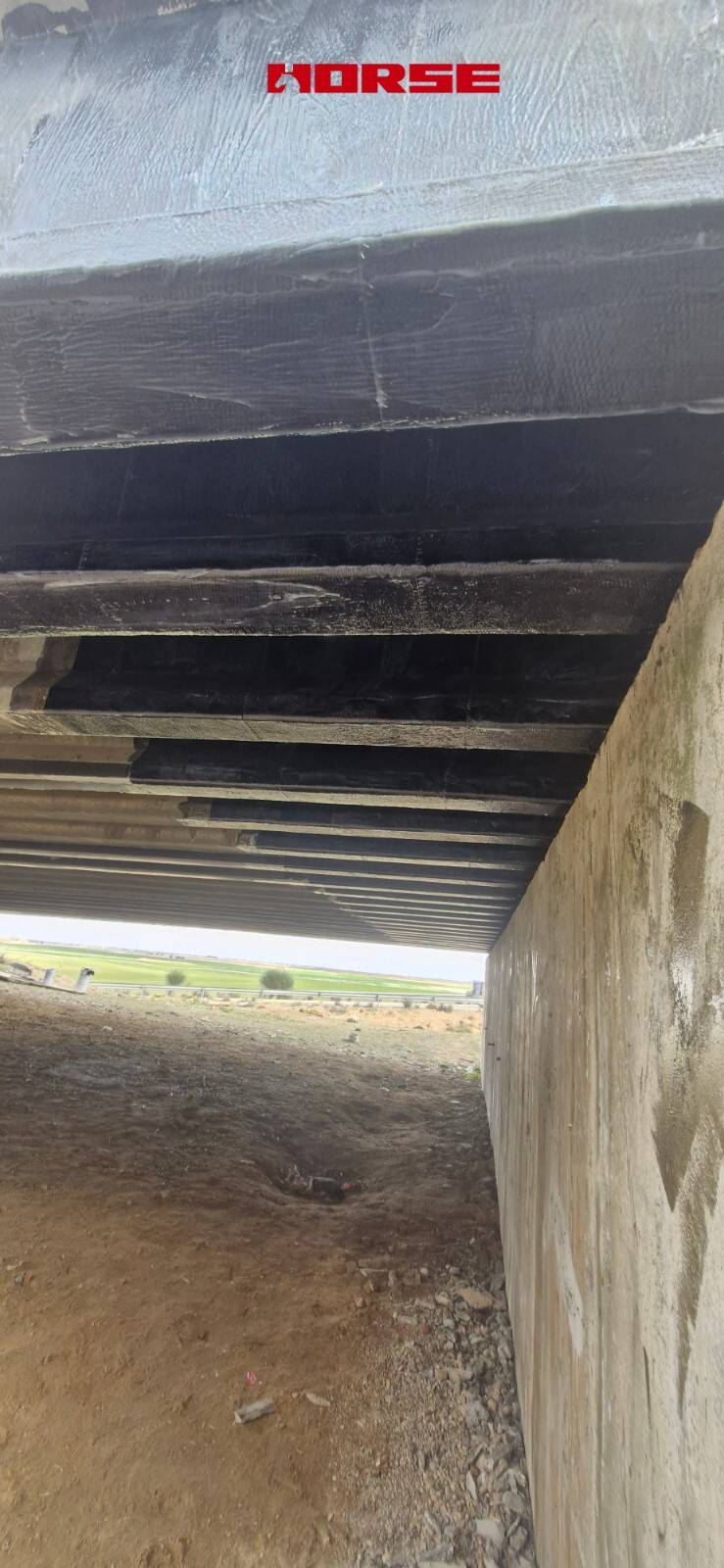 Renforcement d'un pont multi-poutres en béton précontraint par laminé CFRP et U-wrap Renforcement d'un pont multi-poutres en béton précontraint par laminé CFRP et U-wrap