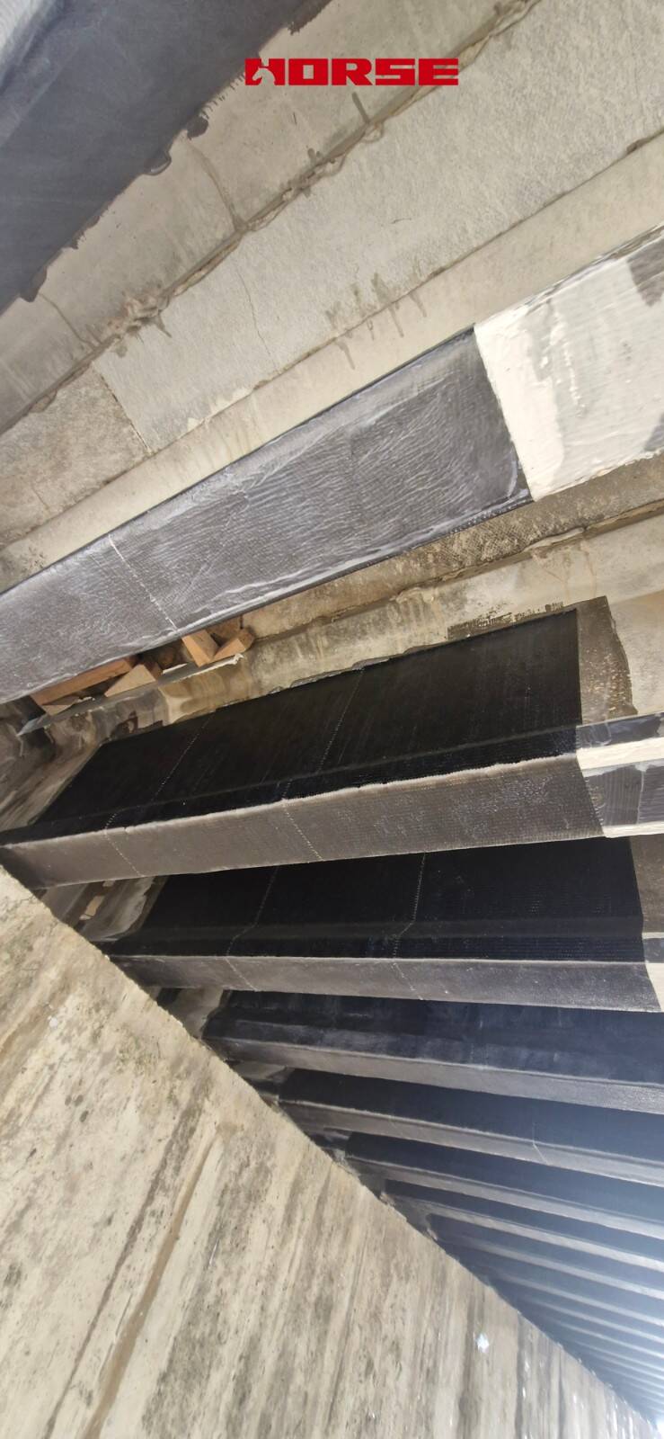 Renforcement d'un pont multi-poutres en béton précontraint par laminé CFRP et U-wrap Renforcement d'un pont multi-poutres en béton précontraint par laminé CFRP et U-wrap