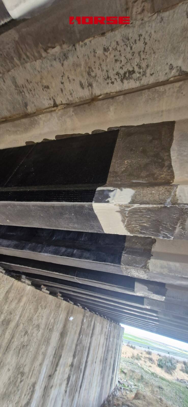 Renforcement d'un pont multi-poutres en béton précontraint par laminé CFRP et U-wrap Renforcement d'un pont multi-poutres en béton précontraint par laminé CFRP et U-wrap