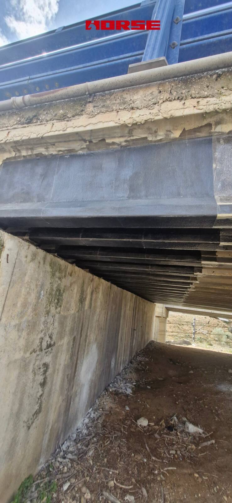 Renforcement d'un pont multi-poutres en béton précontraint par laminé CFRP et U-wrap Renforcement d'un pont multi-poutres en béton précontraint par laminé CFRP et U-wrap