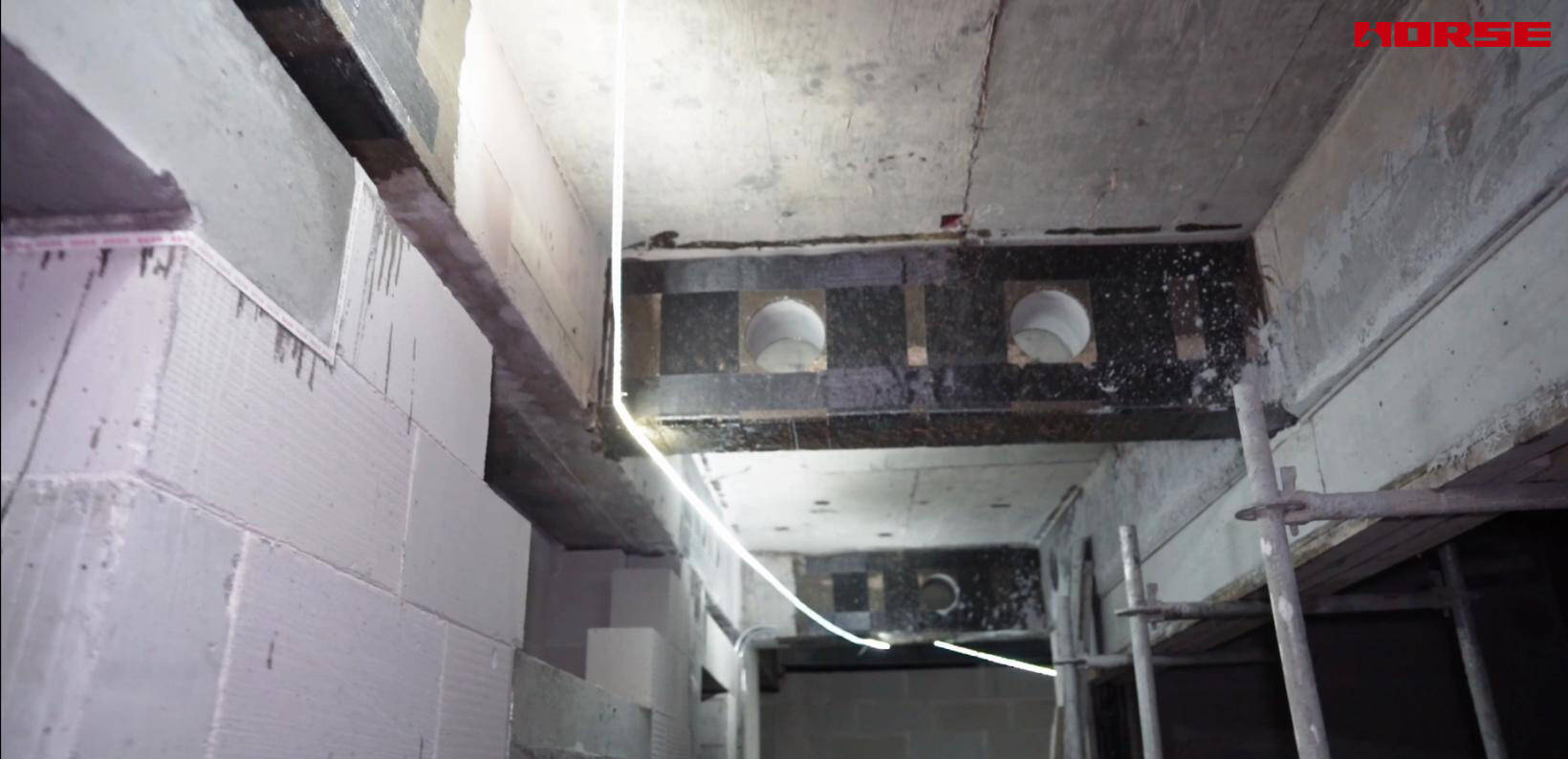 Renforcement des ouvertures de poutres en béton armé par tissus de fibre de carbone