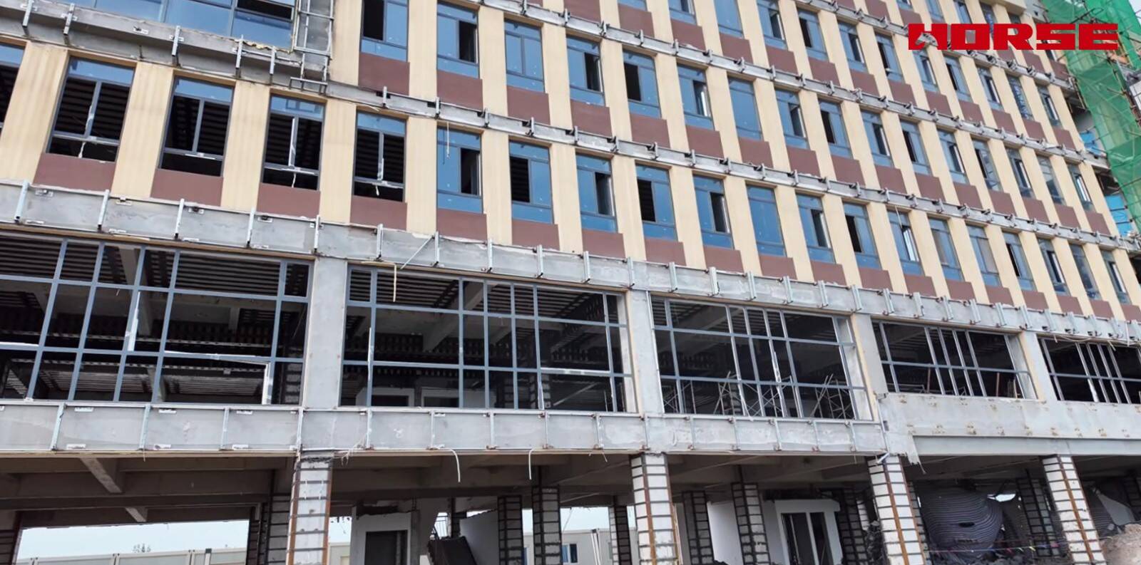 Renforcement structurel pour la conversion d'un bâtiment commercial en établissement pour personnes âgées -- Carbon Fiber & Steel Jacketing Renforcement structurel pour la conversion d'un bâtiment commercial en établissement pour personnes âgées -- Carbon Fiber & Steel Jacketing