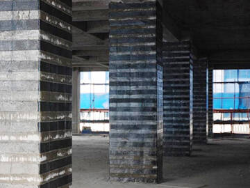 Renforcement des colonnes avec renforcement en PRFC et en plaques d'acier