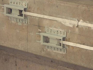 Petite poutre caisson renforcée - Plaque en PRFC précontrainte