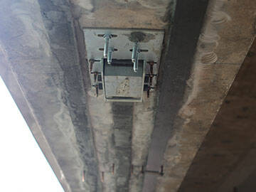 Poutre renforcée en stratifié CFRP précontraint