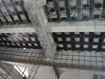 Tissu en fibre de carbone pour le renforcement sismique des bâtiments d'enseignement