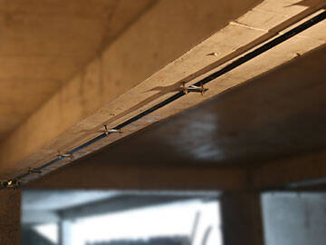 Poutres en béton armé renforcées avec du stratifié CFRP et des feuilles CFRP