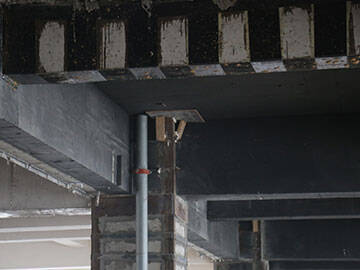 Réparation de fissures dans le béton avec un tissu en fibre de carbone