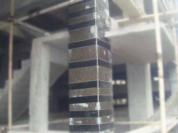 Matériau en fibre de carbone dans le renforcement de la colonne en béton