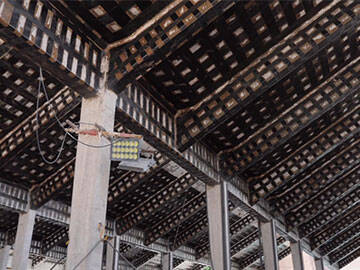 Moderniser et rénover les usines industrielles grâce au revêtement en fibre de carbone et en acier