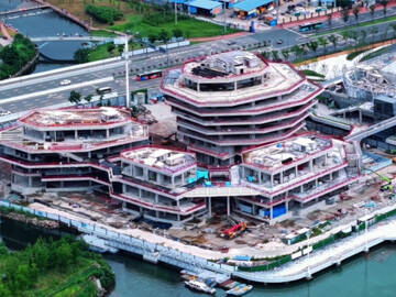 Renforcement d'un centre de croisière en béton par fibre de carbone et collage d'acier